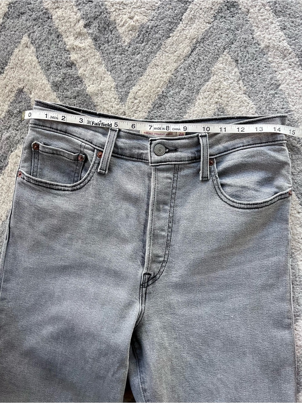 Levi’s Ribcage Highrise Straight Ankle Jeans in gray - 28 - Like New - Picture 6 of 8